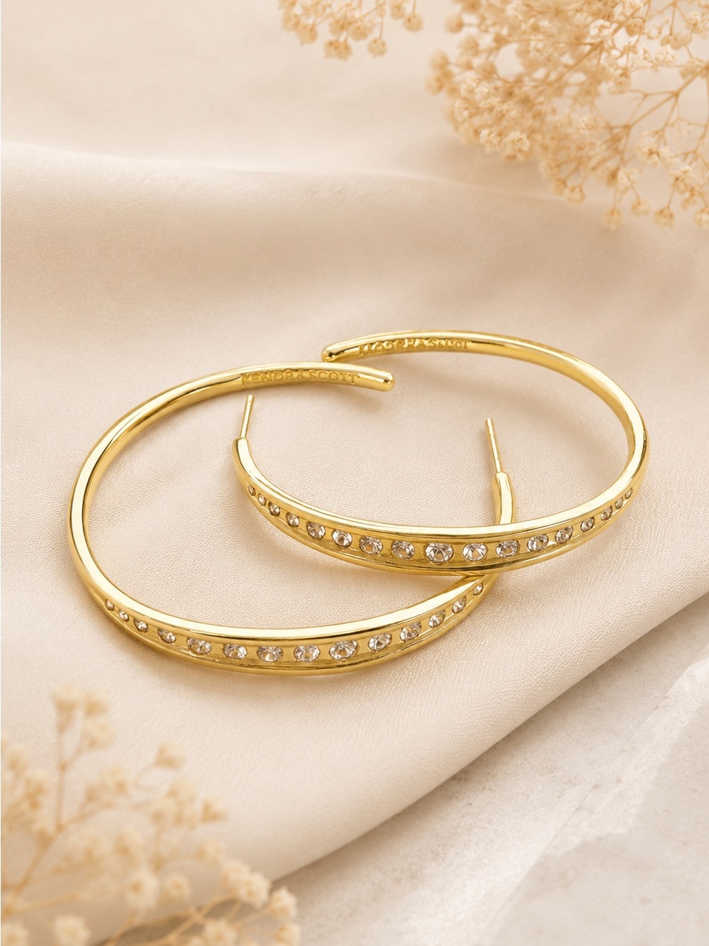 Kendra Scott Selena Hoop Earrings In Gold. - Picture 4 of 6